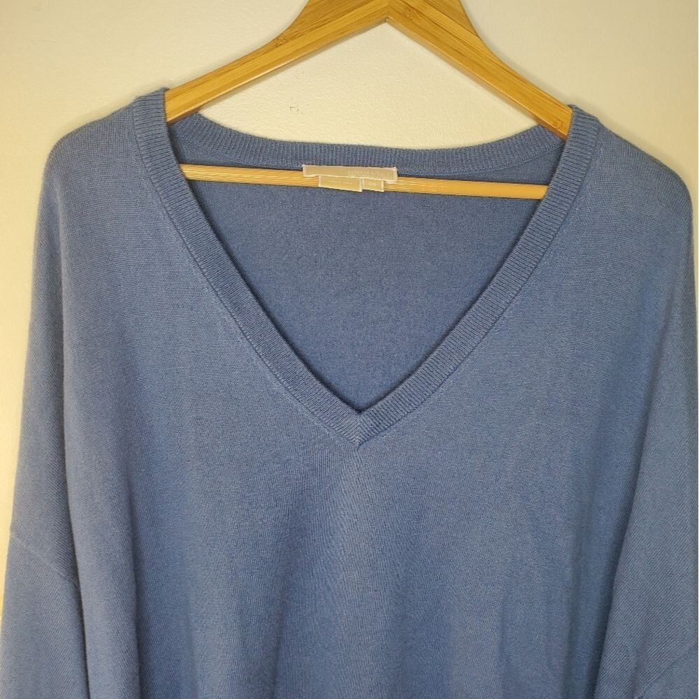 Michael Kors blue v-neck cadet sleeve Sweater size OS (one size) - Picture 3 of 8